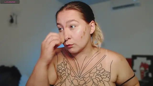 Snapshot of Enotika chatting on 11/29/25, 09:51 Enotika online show from 11/29/25, 09:51