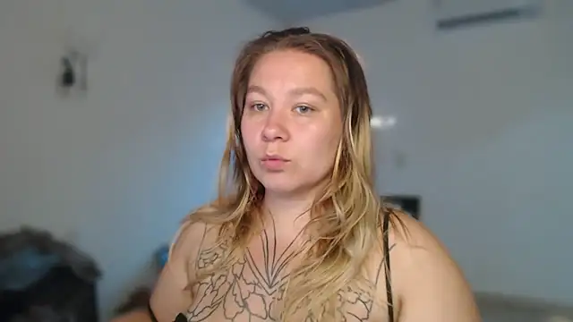 Snapshot of Enotika chatting on 12/13/25, 09:53 Enotika online show from 12/13/25, 09:53