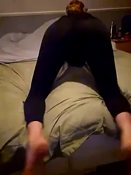 Snapshot of Sim_june chatting on 12/29/24, 03:00 Sim june online show from 12/29/24, 03:00