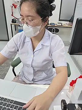 HinaLovely online show from 06/12/26, 03:27