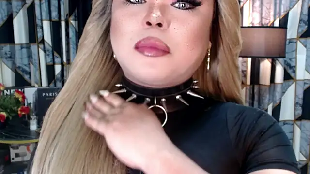 Snapshot of Mistress_DOMnicaaxx chatting on 09/17/25, 04:41 Mistress DOMnicaaxx online show from 09/17/25, 04:41