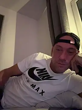 Snapshot of cock4you86 chatting on 11/15/25, 05:20 cock4you86 online show from 11/15/25, 05:20