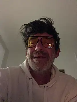 Snapshot of maxximere chatting on 02/25/26, 12:42 maxximere online show from 02/25/26, 12:42