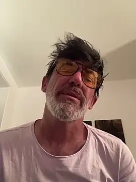 Snapshot of maxximere chatting on 05/19/26, 11:22 maxximere online show from 05/19/26, 11:22