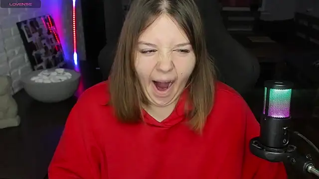 Snapshot of XNirvanaX chatting on 10/08/25, 04:10 XNirvanaX online show from 10/08/25, 04:10