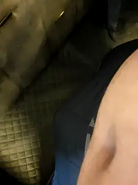 Snapshot of Wildguycums chatting on 09/26/25, 06:01 Wildguycums online show from 09/26/25, 06:01