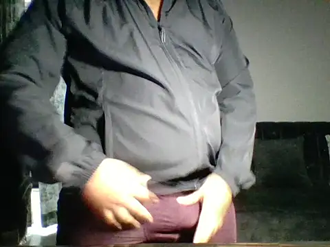 Snapshot of Wildguycums chatting on 10/15/25, 04:51 Wildguycums online show from 10/15/25, 04:51