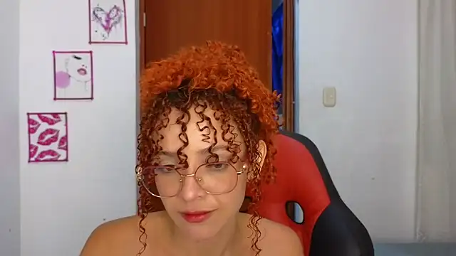 Snapshot of SexyLeilaa chatting on 11/05/25, 01:05 SexyLeilaa online show from 11/05/25, 01:05