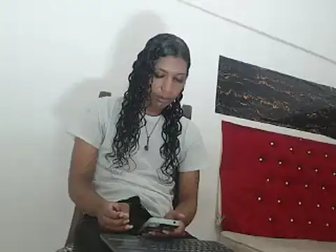 Snapshot of shairaStarr chatting on 12/16/24, 03:22 shairaStarr online show from 12/16/24, 03:22