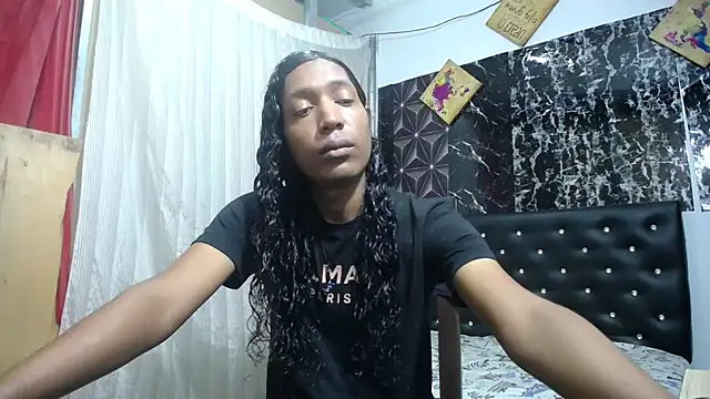 Snapshot of shairaStarr chatting on 02/14/25, 12:14 shairaStarr online show from 02/14/25, 12:14