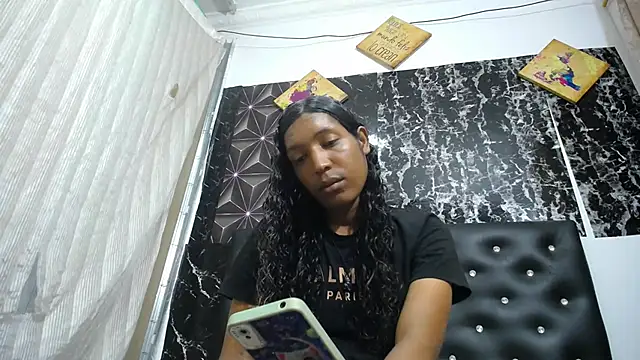 Snapshot of shairaStarr chatting on 02/14/25, 06:19 shairaStarr online show from 02/14/25, 06:19