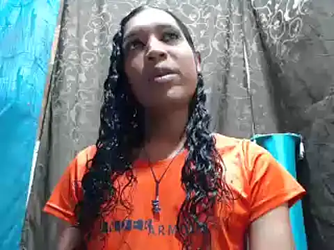 Snapshot of shairaStarr chatting on 09/09/25, 01:32 shairaStarr online show from 09/09/25, 01:32
