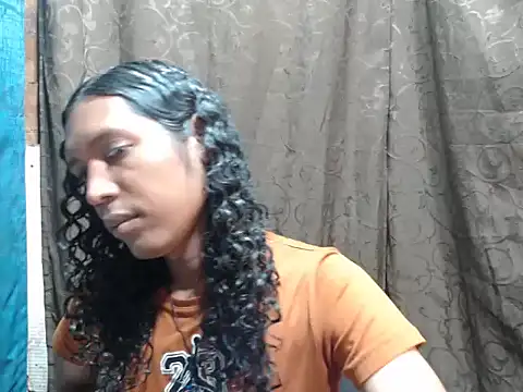 Snapshot of shairaStarr chatting on 10/02/25, 02:51 shairaStarr online show from 10/02/25, 02:51