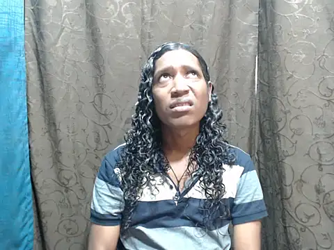 Snapshot of shairaStarr chatting on 10/03/25, 03:03 shairaStarr online show from 10/03/25, 03:03