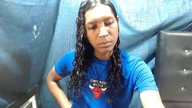 Snapshot of shairaStarr chatting on 10/09/25, 02:04 shairaStarr online show from 10/09/25, 02:04