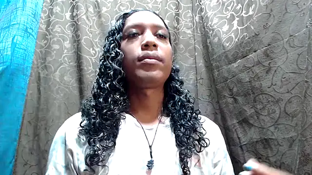 Snapshot of shairaStarr chatting on 10/16/25, 01:23 shairaStarr online show from 10/16/25, 01:23