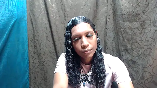 Snapshot of shairaStarr chatting on 10/19/25, 06:47 shairaStarr online show from 10/19/25, 06:47