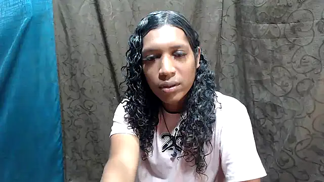 Snapshot of shairaStarr chatting on 10/19/25, 06:52 shairaStarr online show from 10/19/25, 06:52