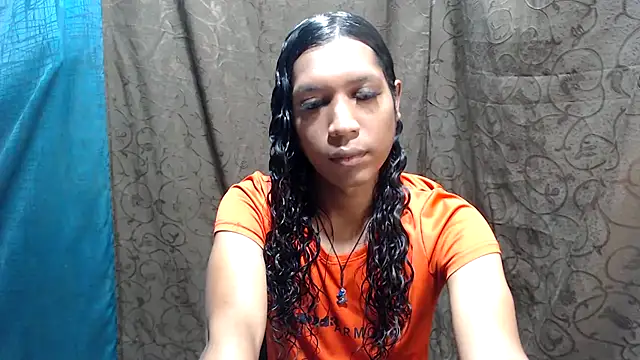 Snapshot of shairaStarr chatting on 10/21/25, 01:12 shairaStarr online show from 10/21/25, 01:12