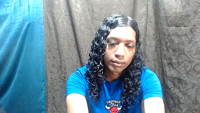Snapshot of shairaStarr chatting on 10/27/25, 01:15 shairaStarr online show from 10/27/25, 01:15