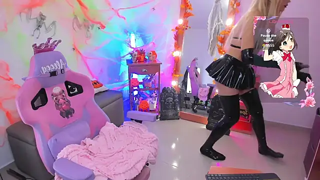 Snapshot of alessandrathedoll chatting on 10/10/25, 07:02 alessandrathedoll online show from 10/10/25, 07:02