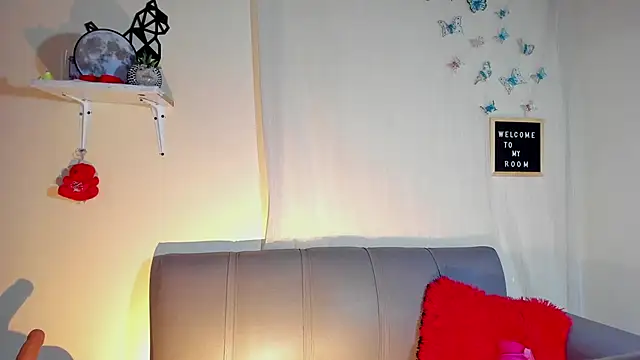 Snapshot of annyluna1 chatting on 09/29/25, 10:25 annyluna1 online show from 09/29/25, 10:25