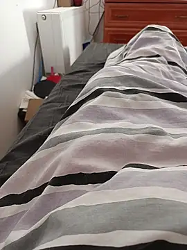 Snapshot of Zozo073 chatting on 10/29/25, 10:17 Zozo073 online show from 10/29/25, 10:17