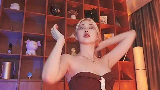 hyun chia online show from 10/17/25, 07:38