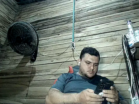 Snapshot of Arcangel_05 chatting on 06/12/26, 03:38 Arcangel 05 online show from 06/12/26, 03:38
