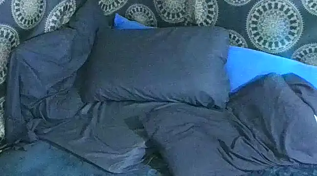 Snapshot of LunaRai chatting on 12/24/24, 02:21 LunaRai online show from 12/24/24, 02:21