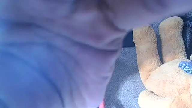 Snapshot of LunaRai chatting on 02/04/25, 03:33 LunaRai online show from 02/04/25, 03:33