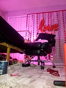 Snapshot of oliviaprettypussy chatting on 02/15/26, 07:51 oliviaprettypussy online show from 02/15/26, 07:51