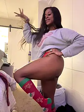 Snapshot of Tikalalin chatting on 12/05/25, 04:14 Tikalalin online show from 12/05/25, 04:14