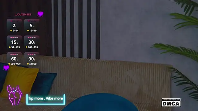 Snapshot of Holl1Would chatting on 01/28/25, 10:12 Holl1Would online show from 01/28/25, 10:12