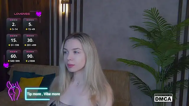 Snapshot of Holl1Would chatting on 02/01/25, 03:41 Holl1Would online show from 02/01/25, 03:41