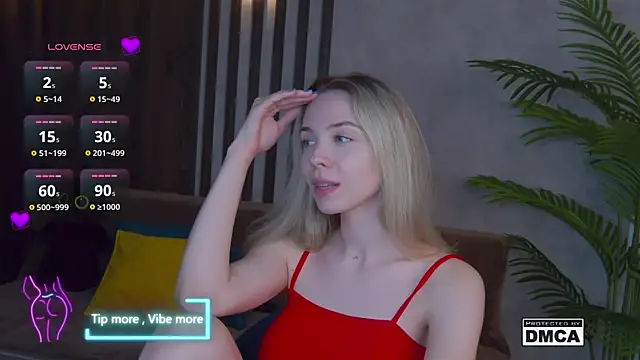 Snapshot of Holl1Would chatting on 02/12/25, 10:37 Holl1Would online show from 02/12/25, 10:37