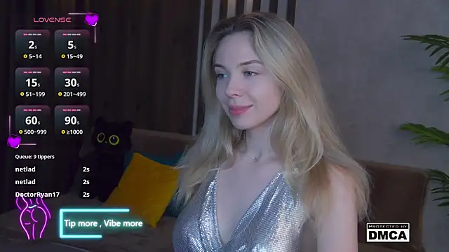 Snapshot of Holl1Would chatting on 02/14/25, 06:34 Holl1Would online show from 02/14/25, 06:34