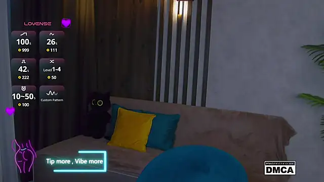 Snapshot of Holl1Would chatting on 03/16/25, 08:11 Holl1Would online show from 03/16/25, 08:11