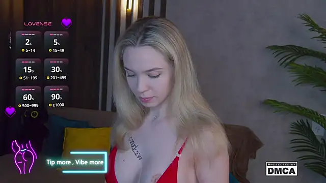 Snapshot of Holl1Would chatting on 03/21/25, 10:50 Holl1Would online show from 03/21/25, 10:50