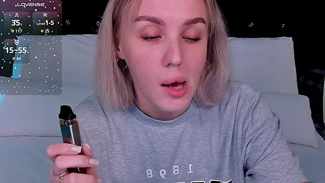 Snapshot of LianaFord chatting on 09/19/25, 05:46 LianaFord online show from 09/19/25, 05:46