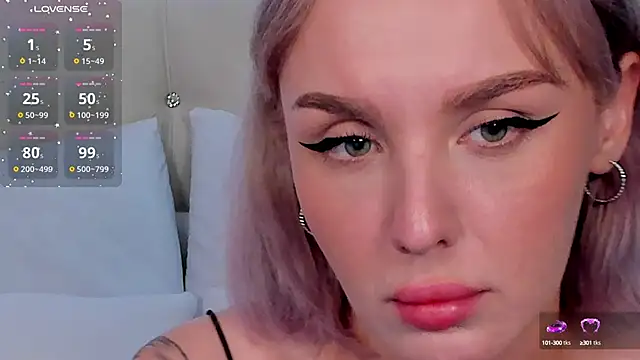 Snapshot of LianaFord chatting on 09/21/25, 06:31 LianaFord online show from 09/21/25, 06:31