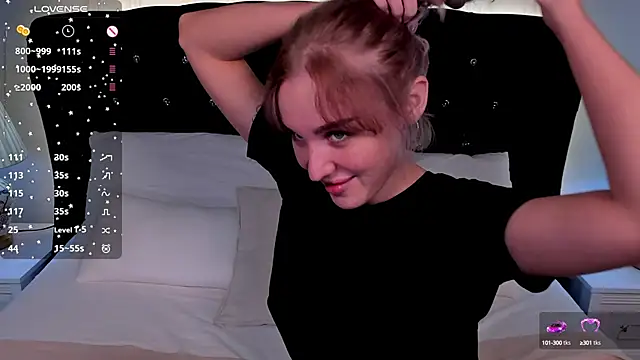 Snapshot of LianaFord chatting on 09/22/25, 07:27 LianaFord online show from 09/22/25, 07:27