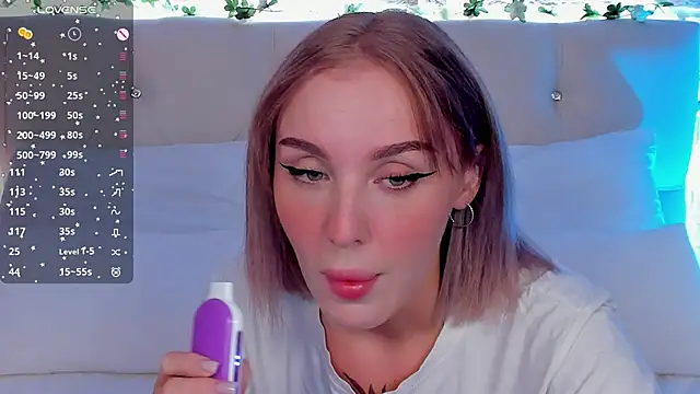 Snapshot of LianaFord chatting on 09/23/25, 08:56 LianaFord online show from 09/23/25, 08:56