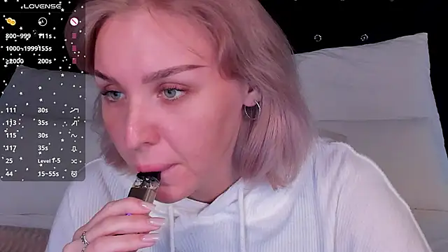 Snapshot of LianaFord chatting on 09/28/25, 05:29 LianaFord online show from 09/28/25, 05:29