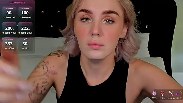 Snapshot of LianaFord chatting on 10/05/25, 08:40 LianaFord online show from 10/05/25, 08:40