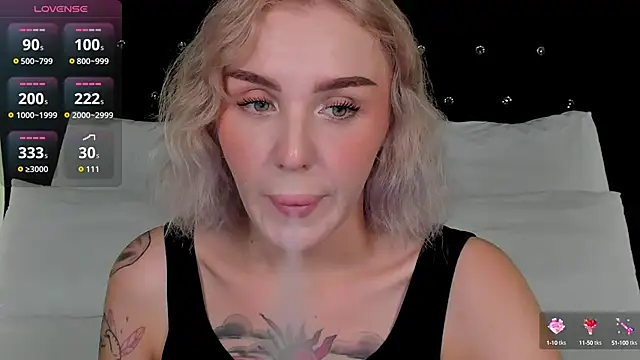 Snapshot of LianaFord chatting on 10/07/25, 10:51 LianaFord online show from 10/07/25, 10:51