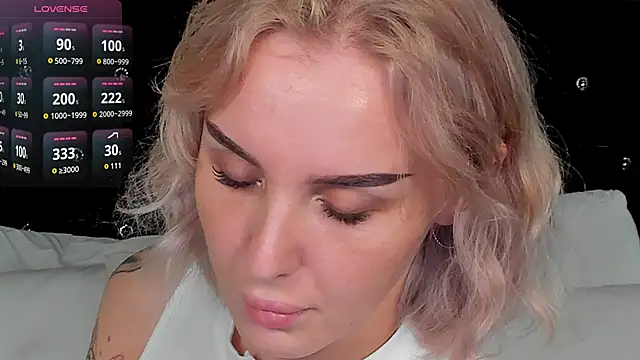 Snapshot of LianaFord chatting on 10/11/25, 10:52 LianaFord online show from 10/11/25, 10:52