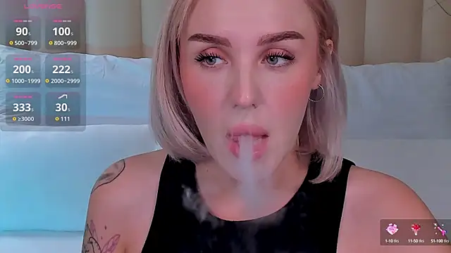 Snapshot of LianaFord chatting on 10/13/25, 10:43 LianaFord online show from 10/13/25, 10:43