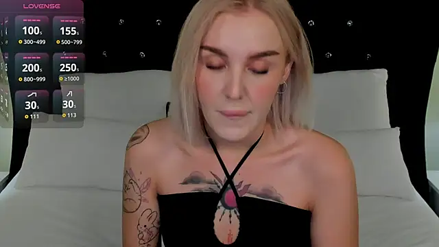 Snapshot of LianaFord chatting on 10/15/25, 09:59 LianaFord online show from 10/15/25, 09:59