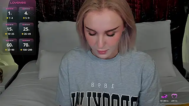 Snapshot of LianaFord chatting on 10/17/25, 10:34 LianaFord online show from 10/17/25, 10:34